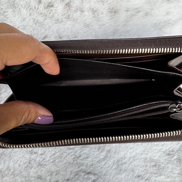 Authentic Gucci Brown Web Stripe Leather Zippy Wallet. P0076 - Picture 12 of 15